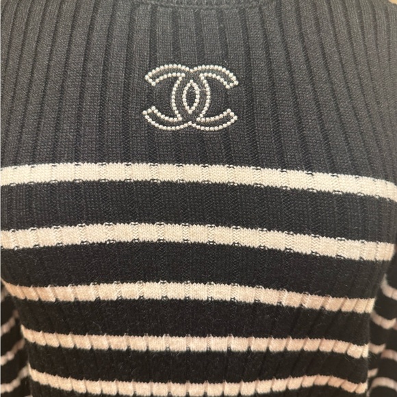 CHANEL Black and White ribbed knit cc logo Sweater size 40 stretch - Picture 2 of 7